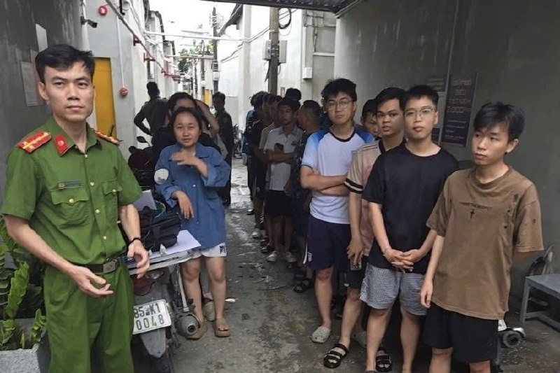 越南新闻 突击检查胡志明市人口最多街道出租房区,发现2人毒品检测呈阳性