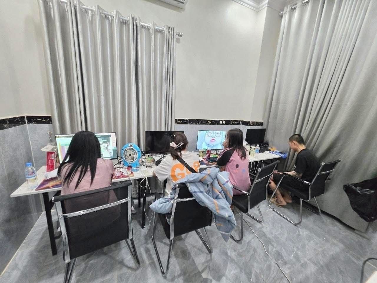 柬埔寨 柴桢省警方捣毁巴域市网络诈骗窝点 9名涉案人员被拘留