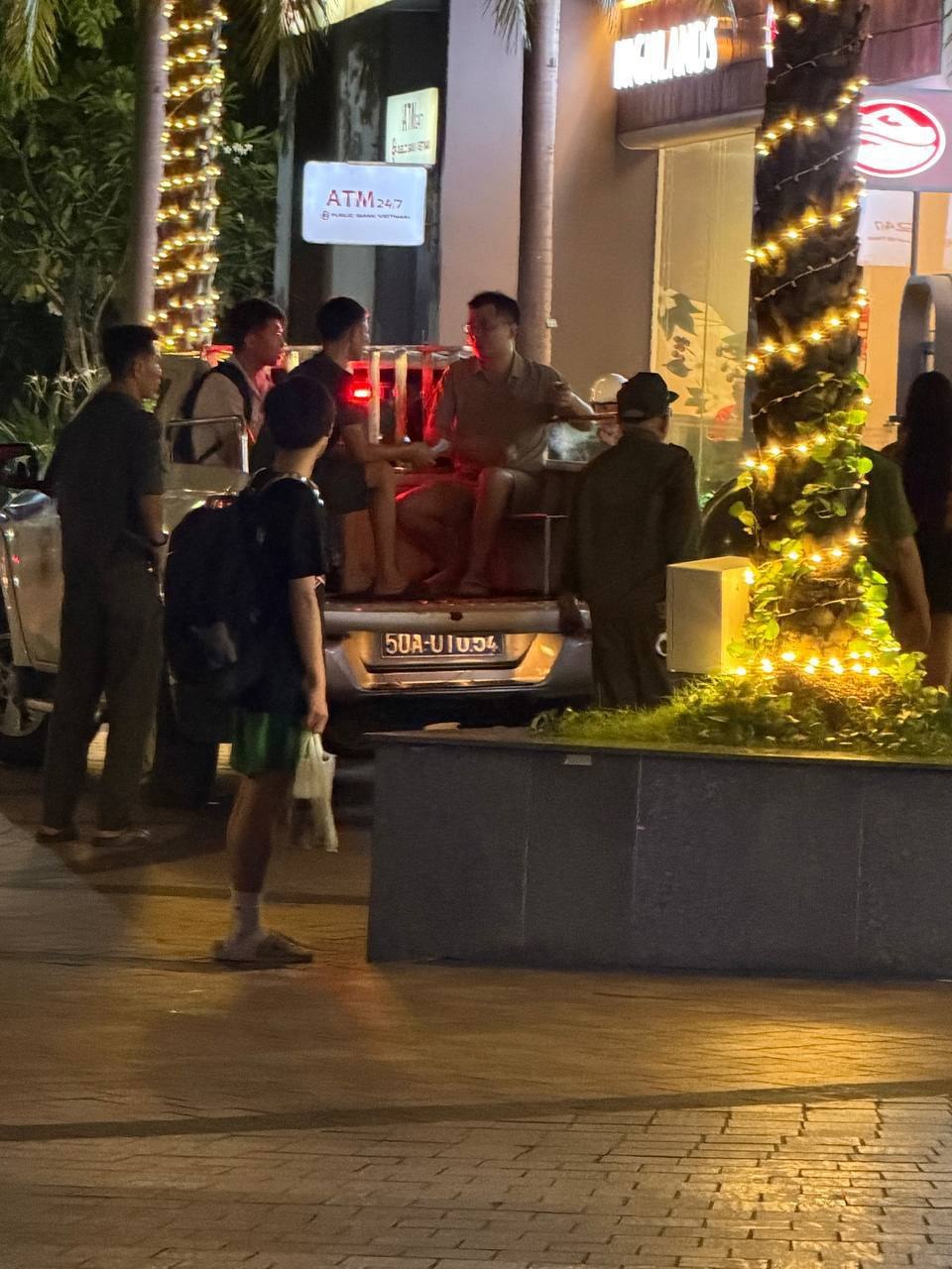 🇻🇳越南胡志明地标81楼(Landmark 81)的L4,刚刚在检查的时候抓了3个人,现在还在检查暂住证跟登记